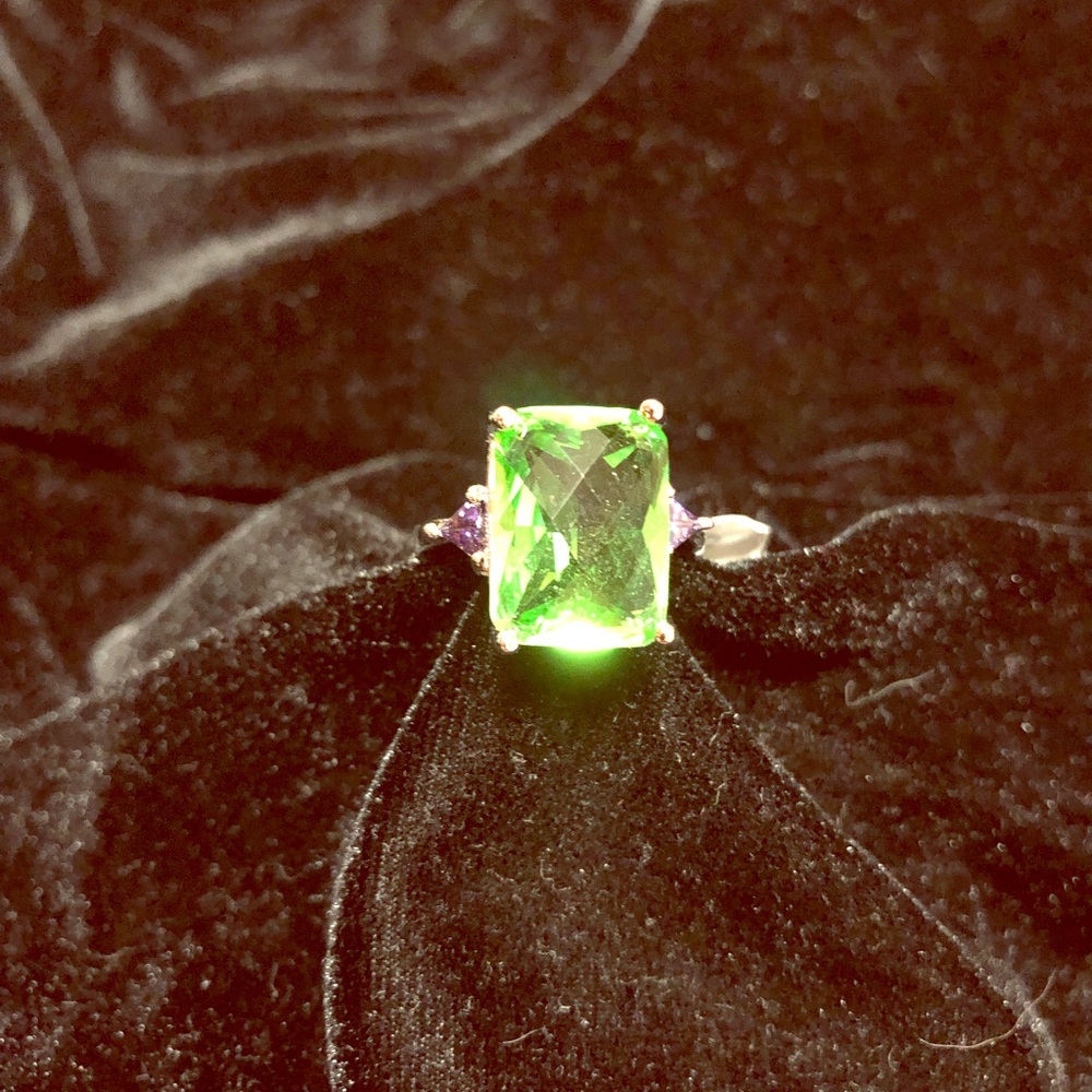 4 k emerald stone ring with purple amethyst silver